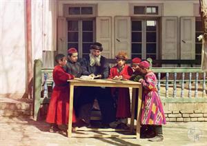 Еврейские дети с учителем, Самарканд. Фото С.Прокудина-Горского, нач. 20 в.