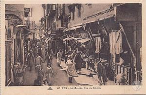 Фес, Марокко. Главная улица меллаха (евр. квартала). Слева стоит лого CAP