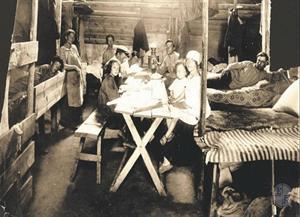 Евреи-переселенцы во временном бараке, Крым, 1925. Архив Джойнт