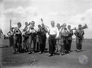 Самодеятельный духовой оркестр. Калининдорфский еврейский национальный район, Украина, 1936 г. Фото П. Ганина
