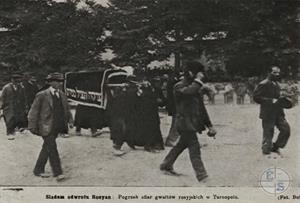 Похороны жертвы изнасилования русскими солдатами в Тернополе, 1914-1917. Фотограф Bafa, издание Nowosci Illustrowane, Краков