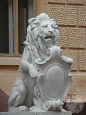 Лев возле дворца Юстиции
