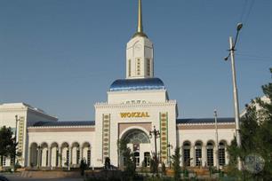 Вокзал в Ашхабаді, фото Вікіпедії