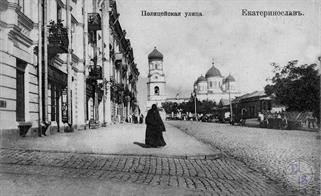 Слева - доходный дом Мизко Слева - доходный дом Мизко