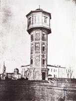Первая водонапорная башня на Соборной площади. Слева на заднем плане - Преображенский собор