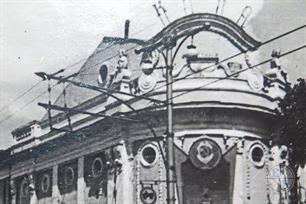 Фигуры на карнизе кинотеатра Родина, 1950-е