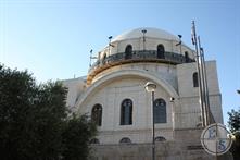 Синагога "Хурва", одна из старейших в Израиле, была взорвана иорданскими солдатами; осталась только арка главного входа