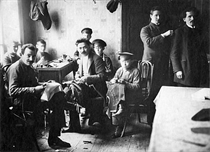 На швейной фабрике. Фото экспедиции Ан-ского, 1912