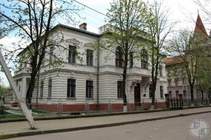 And now there is a school, Kotsyubynskoho, 8 street