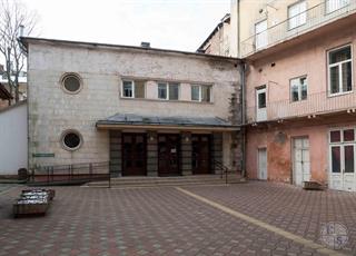 Здание театра во дворе дома №11. Фото modernism.lviv