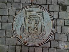 Также залетные воры могут позариться на крышки люков. Но и тут облом! Также залетные воры могут позариться на крышки люков. Но и тут облом!