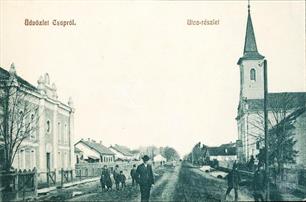 Та же улица, вид от синагоги (она слева)
