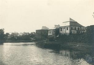 3 синагоги на берегу реки, 1924