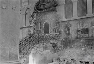 Арон кодеш в разгромленной синагоге, 1941 год