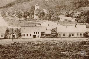 Панорама Ясини нач. ХХ века. Синагога слева