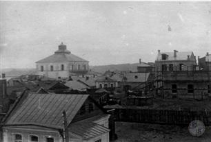 Синагога на заднем плане, 1912