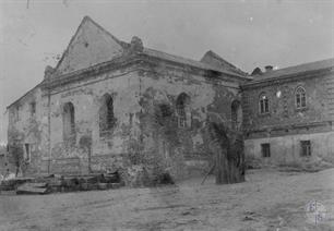Большая синагога в Степани, 1914. Справа - "Верхняя" синагога для важных персон