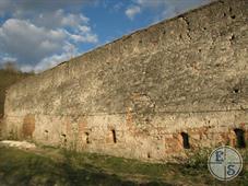 В 1597 году эти места перешли в собственность Станислава Гольского, и в 1610 году на месте разрушенного татарами укрепления был выстроен каменный замок