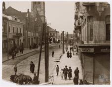The main street of the town at noon Sunday. Photo by Alter Katzine, 1921