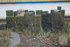 Загадочное сооружение из надгробных плит на древнем еврейском кладбище. 