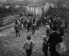 Дети возле Талмуд-торы Дети возле Талмуд-торы