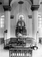 Бима и Арон Кодеш Острожской синагоги. Фото экспедиции Ан-ского, 1912 Бима и Арон Кодеш Острожской синагоги. Фото экспедиции Ан-ского, 1912
