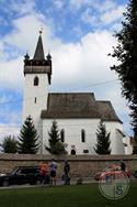 Он хоть и перестраивался, но готические черты сохранил Он хоть и перестраивался, но готические черты сохранил