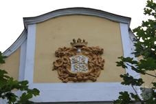 Когда-то он входил в систему городских укреплений, но затем был перестроен в жилую резиденцию Когда-то он входил в систему городских укреплений, но затем был перестроен в жилую резиденцию