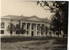 А раньше это был дворец хозяев Бердичева, князей Радзивиллов