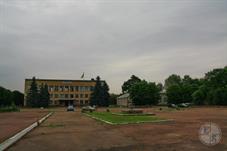 Поселковый совет и центральная площадь