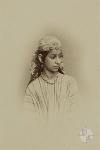 Портрет молодой еврейки по имени Мулька (Малка). Фото из "Туркестанского альбома", 1872