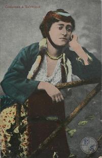 Наряды Салоников, 1918 (Еврейка в традиционной одежде). Изд-во Jacques, Салоники 