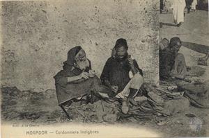 Могадор (совр. Эс-Сувейра), Марокко, 1914. Еврейские сапожники. Изд-во A La Givelle 