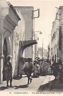 Фото с той же точки. Подпись: Касабланка - улица Еврейского квартала. Изд-во Leon & Levy