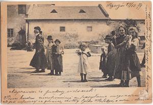 Евреи на улице. Жешув, 1899-1900