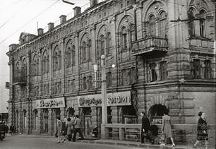 Торговый дом Заславского и Гиршберга, 1970-е гг. Фото из коллекции Тютюшкина Ю.В. Торговый дом Заславского и Гиршберга, 1970-е гг. Фото из коллекции Тютюшкина Ю.В.