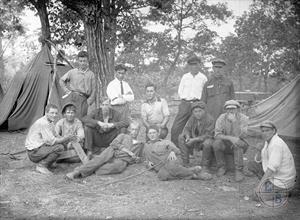 Группа изыскателей в Биро-Биджанском районе. 1927 г.