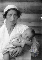 Первый уроженец переселенческого колхоза «Валдгейм» — сын Г. и Р. Гольдман. Родился 6 июня 1931 года. ЕАО.