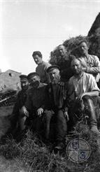 Евреи-земледельцы из колонии «Ройтер Октябр». Калининдорфский район, Украина, середина 1920-х гг.