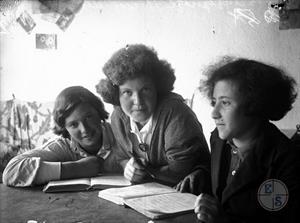 В интернате Новозлатопольской школы­десятилетки,1936 г. Фото П. Ганина