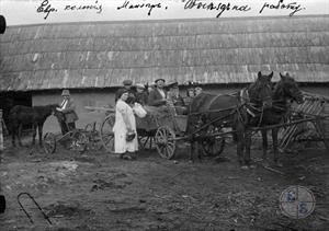 Выезд на работу в поле. Сельскохозяйственная колония "Манзырь", Бессарабия, Румыния. 1930-е гг.