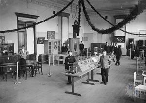 Выставка работ учеников Еврейского профтехнического училища. Двинск (латвийское название – Даугавпилс), Латвия. 1929 г.