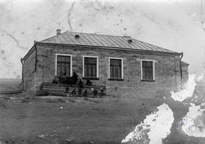 Новая школа в сельскохозяйственной колонии "Фрилинг". Одесский округ, Украина. 1927 г.