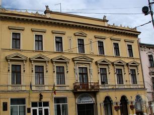 С 1897 года здесь - Румунский Народный дом.