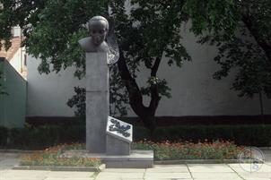 Памятник Паулю Целану. Фото Википедии