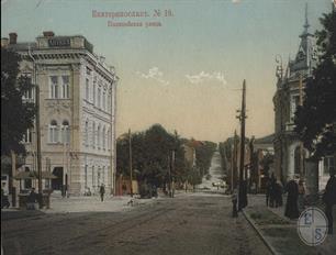 Слева дом Стефановича, справа - Андерегга
