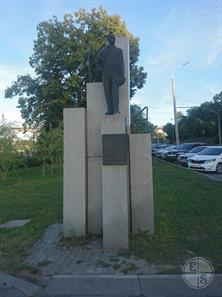 Борис Мільман та пам'ятник будівельникам набережної