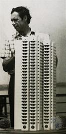 Павло Нірінберг з макетом висотки