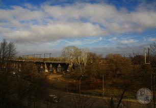 Через парк проходит самый красивый мост Днепра - Мерефо-Херсонский