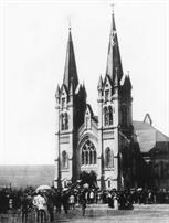 Одно из самых интересных здений города - неоготический костел св. Николая, 1897 г.
